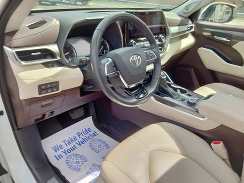 Used 2021 Toyota Highlander Limited AWD/4WD image 12
