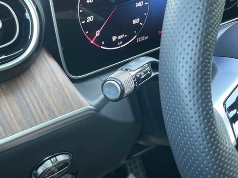 Used 2025 Mercedes-Benz GLC 300 4MATIC image 40