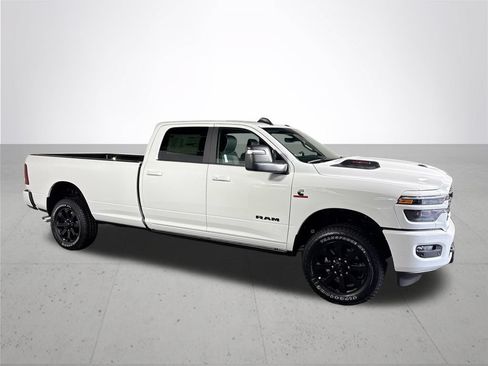 New 2026 RAM 2500 Laramie AWD/4WD image 4
