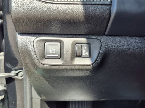 Used 2023 GMC Acadia SLT FWD image 30