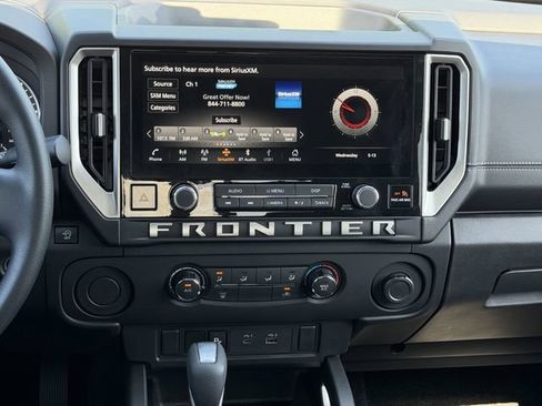 Used 2025 Nissan Frontier SV w/ Tow Package RWD image 11