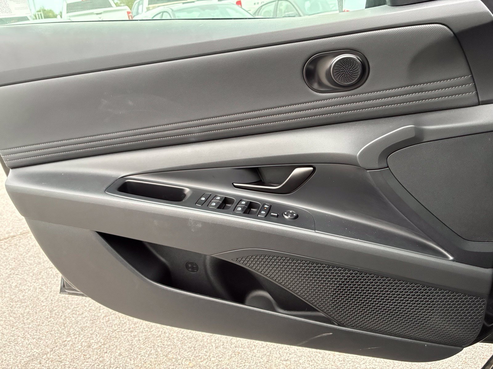 Used 2025 Hyundai Elantra SEL FWD image 12