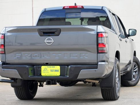 Used 2025 Nissan Frontier SV w/ Tow Package RWD image 5