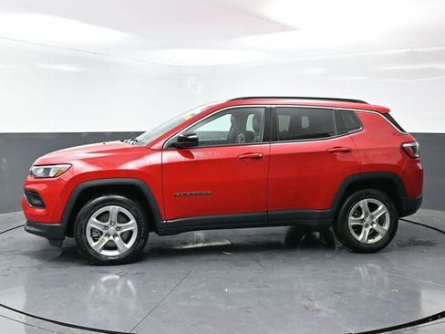 Used 2024 Jeep Compass Latitude image 8