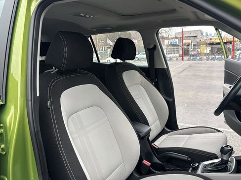 Used 2023 Hyundai Venue SEL w/ Cargo Package image 35