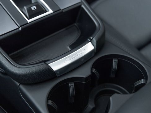 Certified 2026 Porsche Macan AWD/4WD image 27