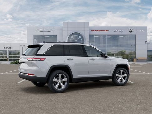 New 2026 Jeep Grand Cherokee Limited AWD/4WD image 4