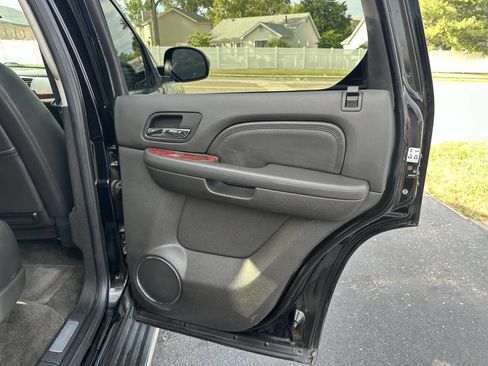 Used 2013 Cadillac Escalade Luxury image 10