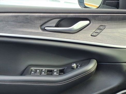 Used 2023 Jeep Grand Cherokee 4WD 4xe w/ Luxury Tech Group II image 22