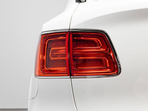 Used 2019 Bentley Bentayga image 46
