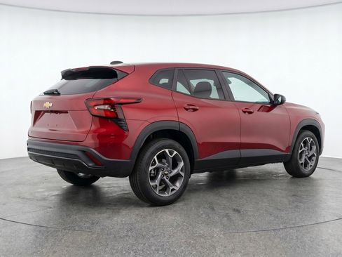 Used 2025 Chevrolet Trax LT FWD image 9