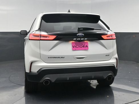 Used 2022 Ford Edge Titanium image 16