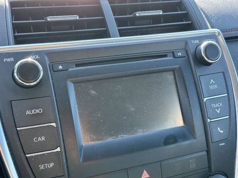 Used 2016 Toyota Camry SE image 10