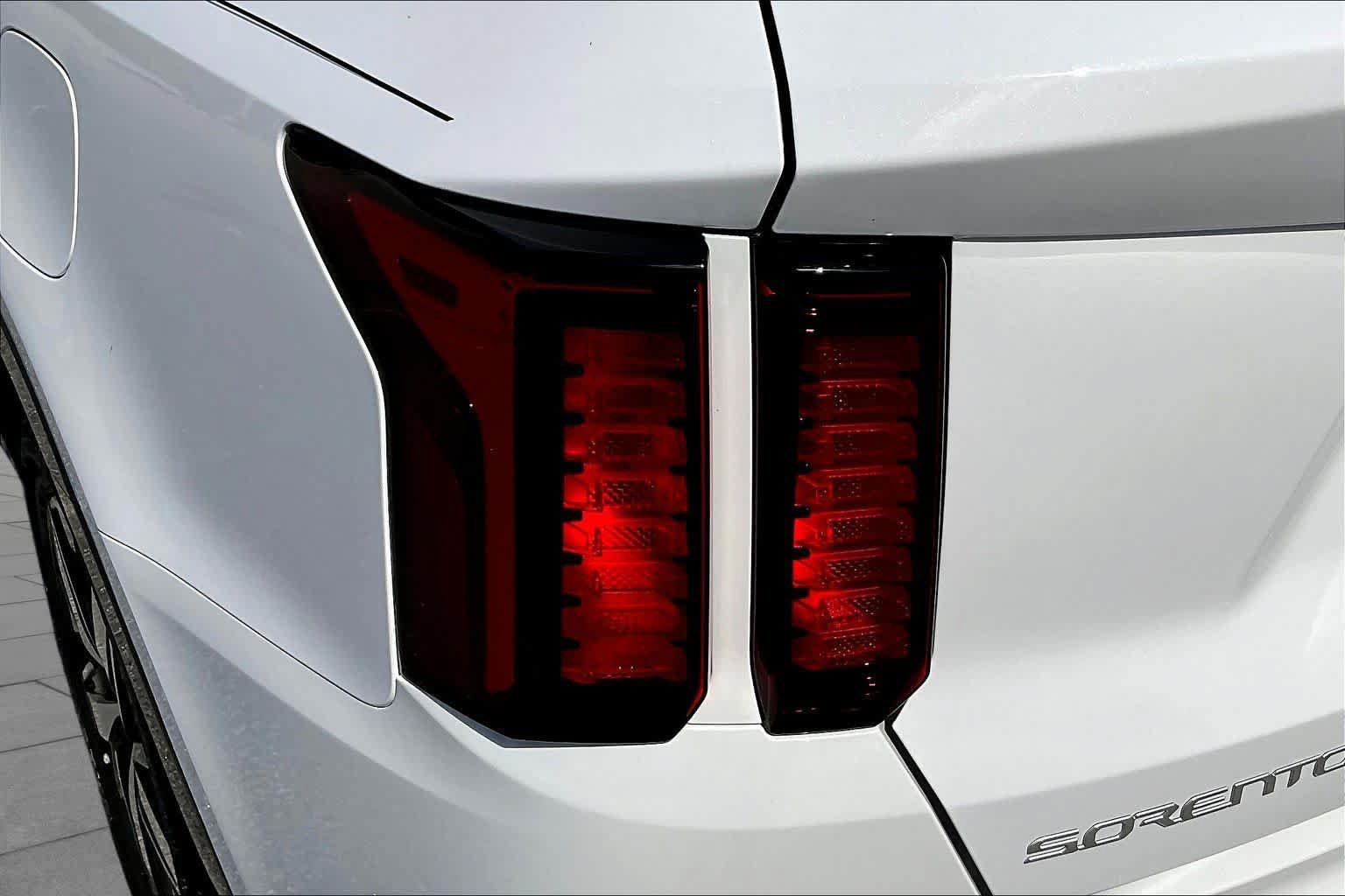 Used 2023 Kia Sorento S FWD image 28