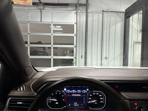 Used 2021 GMC Yukon XL Denali AWD/4WD image 10