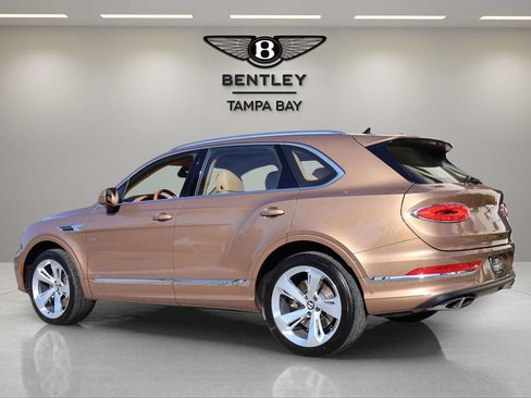 Used 2022 Bentley Bentayga AWD/4WD image 3