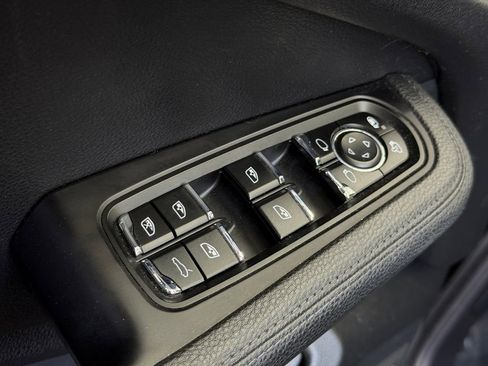 Used 2018 Porsche Macan Sport Edition AWD/4WD image 19