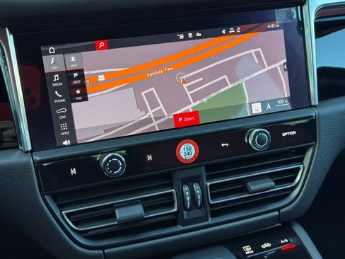 Certified 2025 Porsche Macan image 20