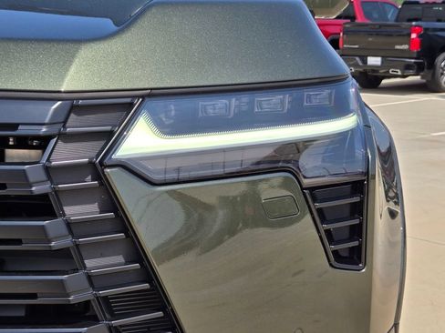 Used 2025 Lexus GX 550 w/ Accessory Package (2T) AWD/4WD image 32