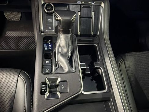 Used 2025 Lexus GX 550 w/ Accessory Package (2T) AWD/4WD image 16