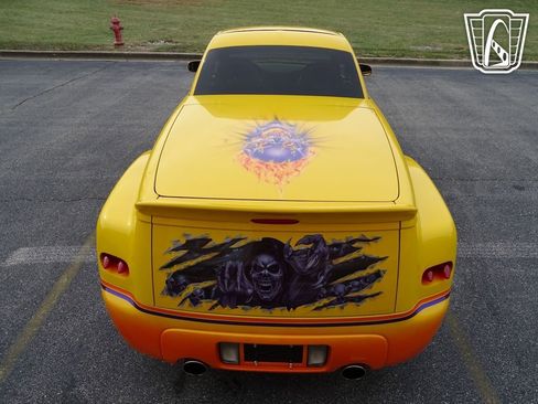 Used 2004 Chevrolet SSR w/ Preferred Equipment Group image 12