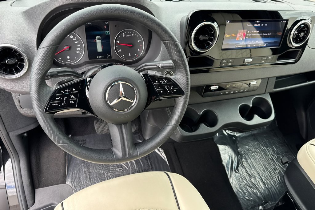Used 2025 Mercedes-Benz Sprinter 2500 image 15