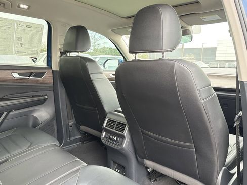 Used 2025 Volkswagen Atlas SEL image 18