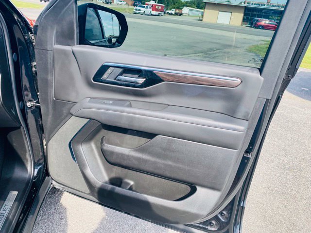 Used 2025 Chevrolet Tahoe LT RWD image 18