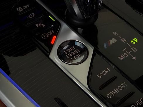 Used 2021 BMW X7 M50i w/ Dynamic Handling Package image 33