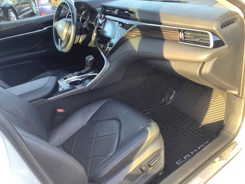 Used 2018 Toyota Camry XLE image 16