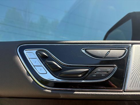 Used 2022 Lincoln Navigator Reserve image 12