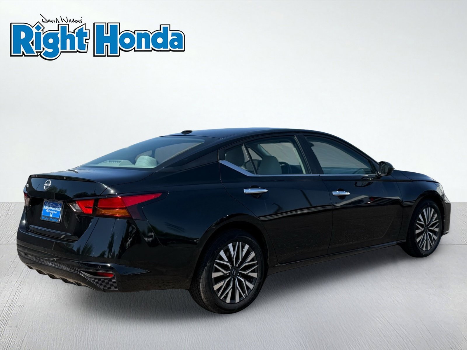 Used 2025 Nissan Altima 2.5 SV FWD image 8