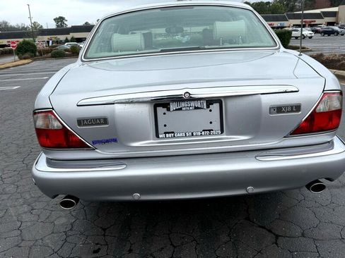 Used 2001 Jaguar XJ8 image 4