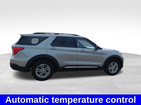 Used 2022 Ford Explorer XLT w/ Equipment Group 202A AWD/4WD image 11