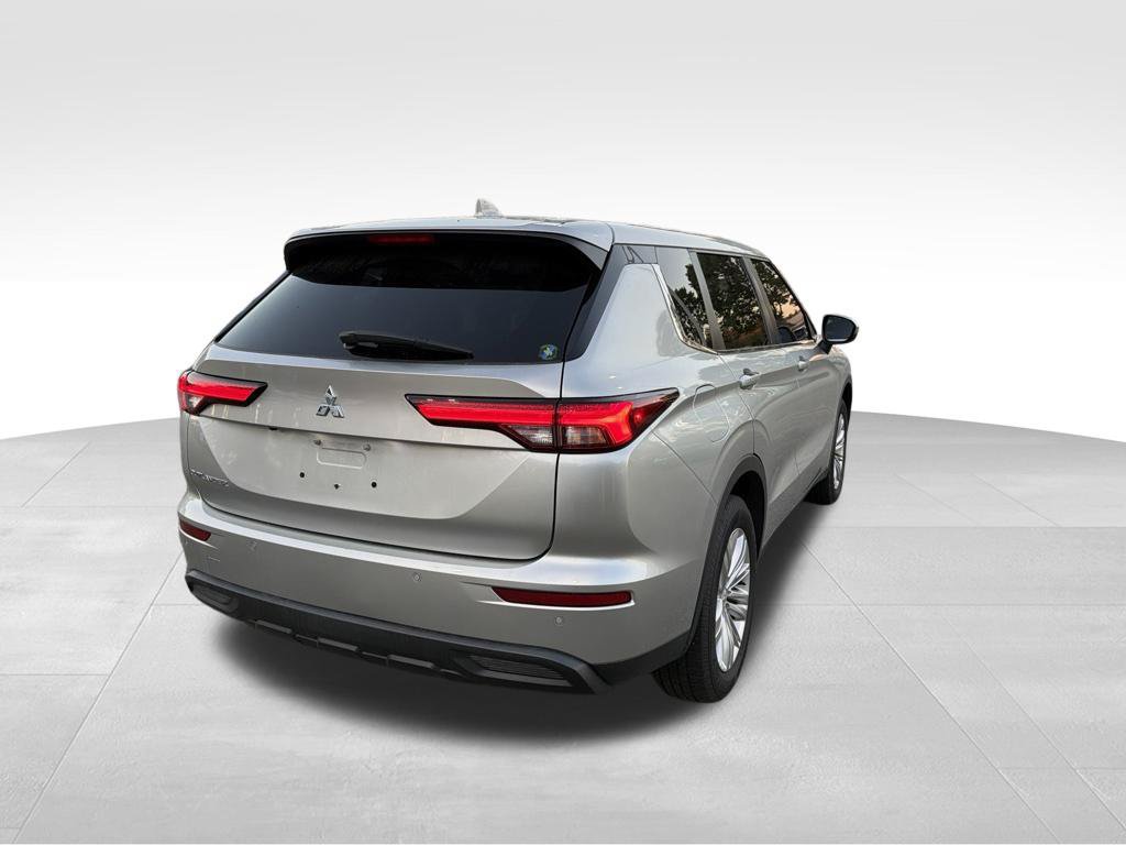 Used 2022 Mitsubishi Outlander ES FWD image 5