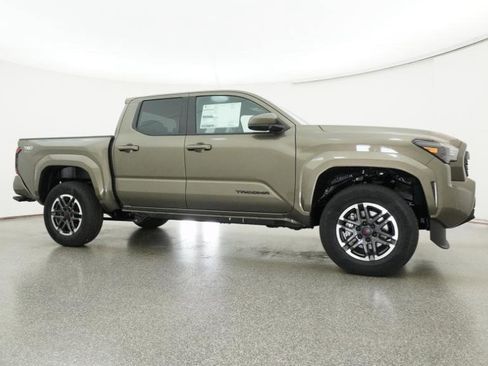Used 2025 Toyota Tacoma TRD Sport image 31