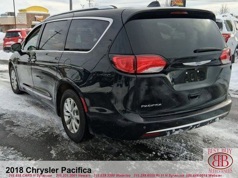 Used 2018 Chrysler Pacifica Touring-L image 5