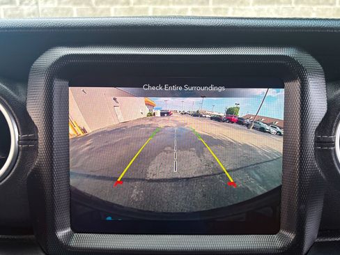 Used 2023 Jeep Wrangler Unlimited Sahara w/ Cold Weather Group AWD/4WD image 16