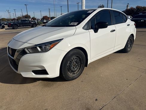 Used 2021 Nissan Versa S image 1