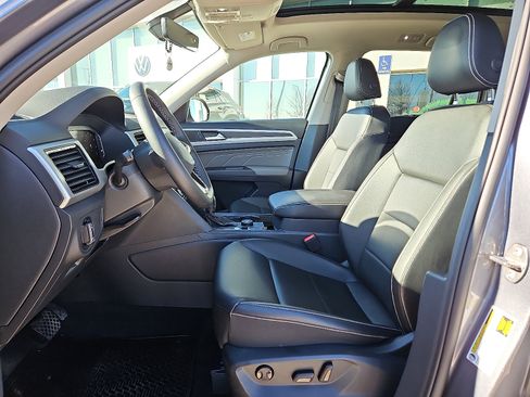 Certified 2023 Volkswagen Atlas SE w/ Panoramic Sunroof Package image 10