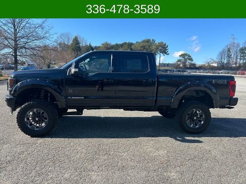 Used 2022 Ford F250 Lariat w/ Black Appearance Package image 2