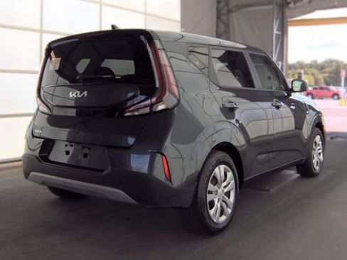 Used 2025 Kia Soul LX FWD image 2