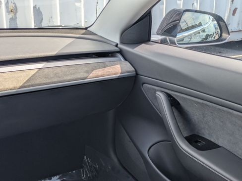 Used 2018 Tesla Model 3 Long Range RWD image 17