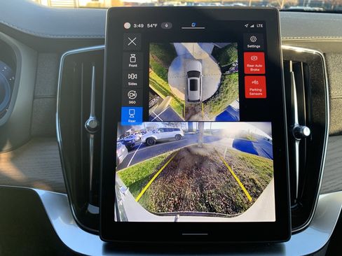 Used 2025 Volvo XC90 B5 Plus image 25