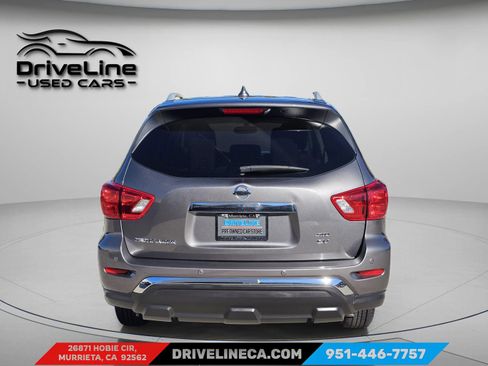 Used 2019 Nissan Pathfinder SV image 3