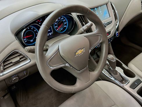 Used 2018 Chevrolet Cruze LS FWD image 18
