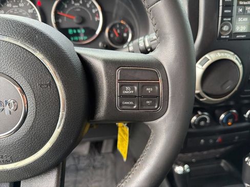 Used 2018 Jeep Wrangler Unlimited Rubicon w/ Connectivity Group AWD/4WD image 41