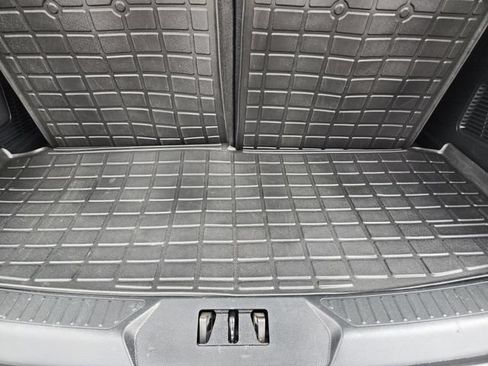 Used 2023 Ford Explorer Platinum w/ Technology Package RWD image 32