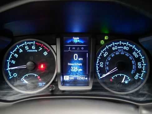 Used 2021 Toyota Tacoma TRD Sport AWD/4WD image 24