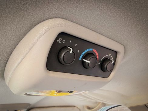 Used 2006 Chevrolet Suburban LS w/ Smart Select Package image 13